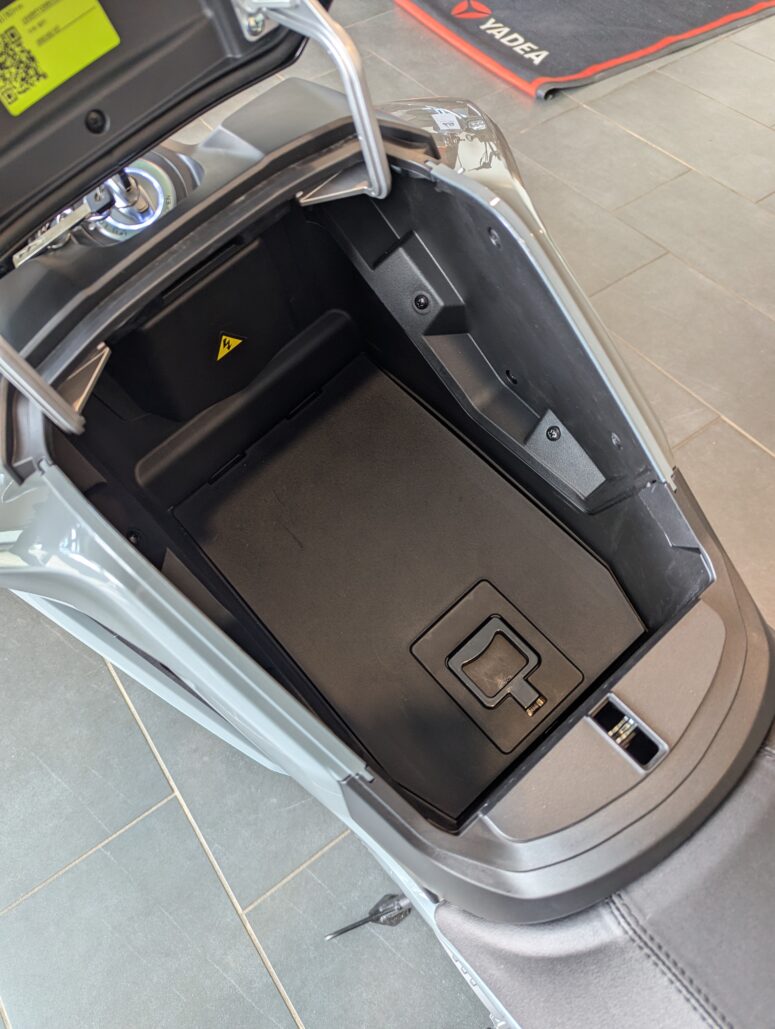 Yadea Keeness 7000W [100 km/h] – Bild 9