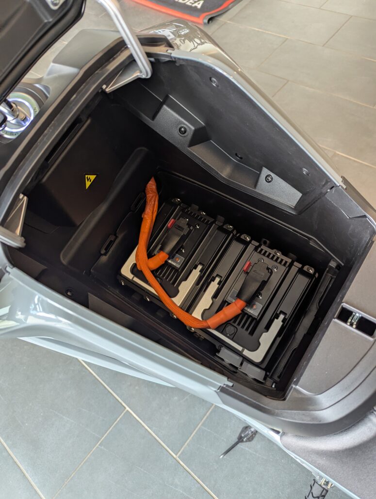 Yadea Keeness 7000W [100 km/h] – Bild 10